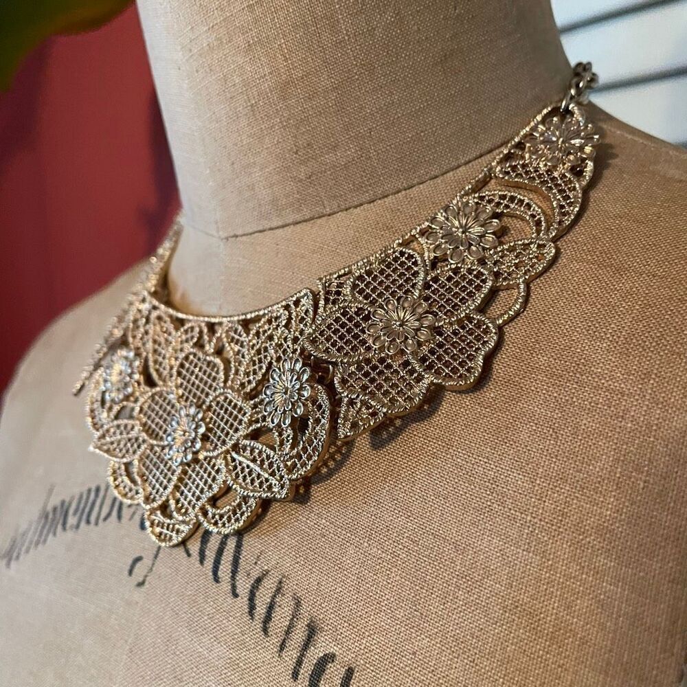 JEWELRY | copper colored floral statement necklace - Picture 4 of 7